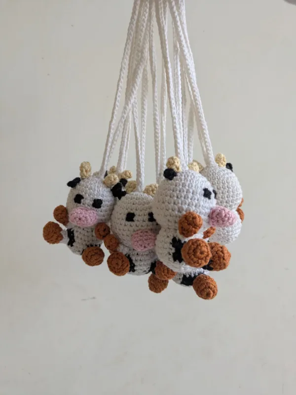 handmade-cow-keychain-car-hanging (2)
