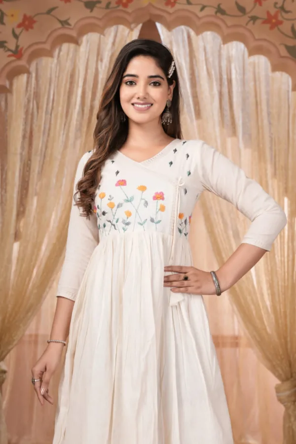 off-white-floral-anarkali-navratri-dress-for-women-2025 (2)