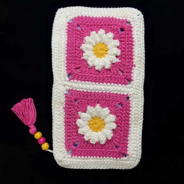pink-bloom-crochet-pouch-daisy-edition (2)