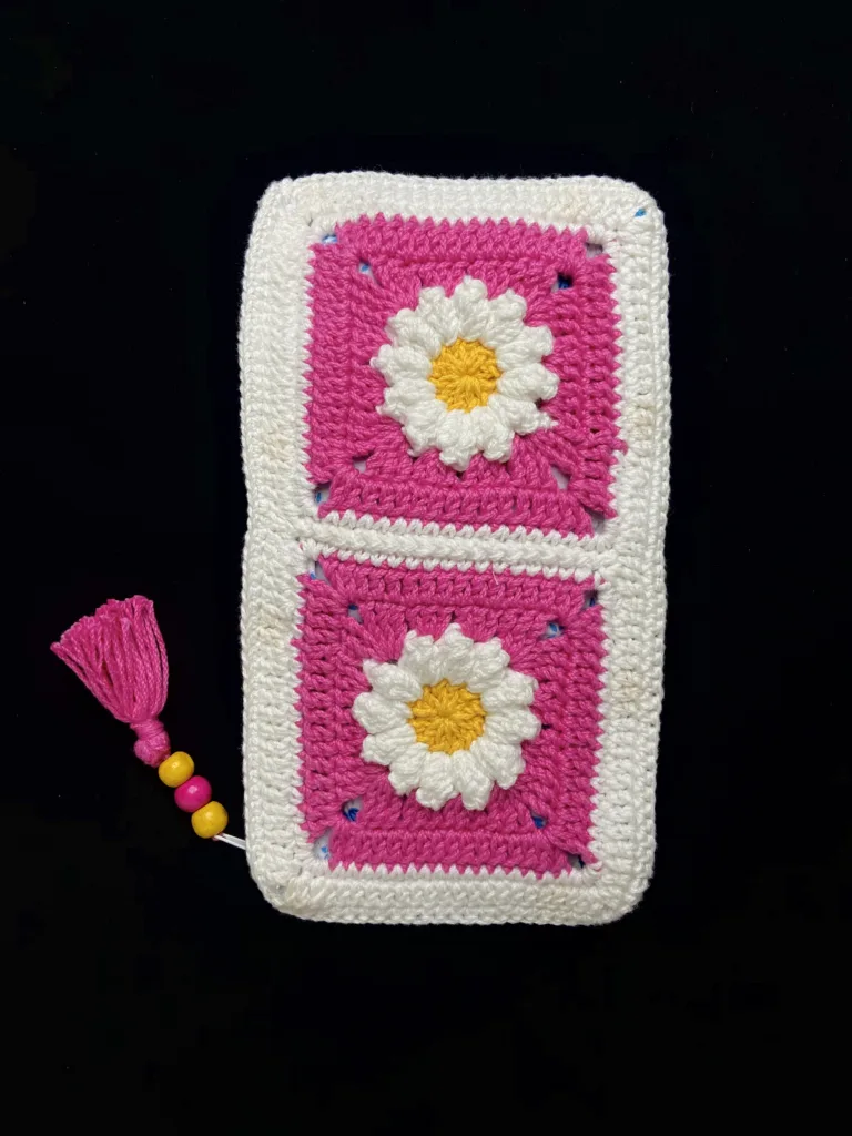pink-bloom-crochet-pouch-daisy-edition (2)