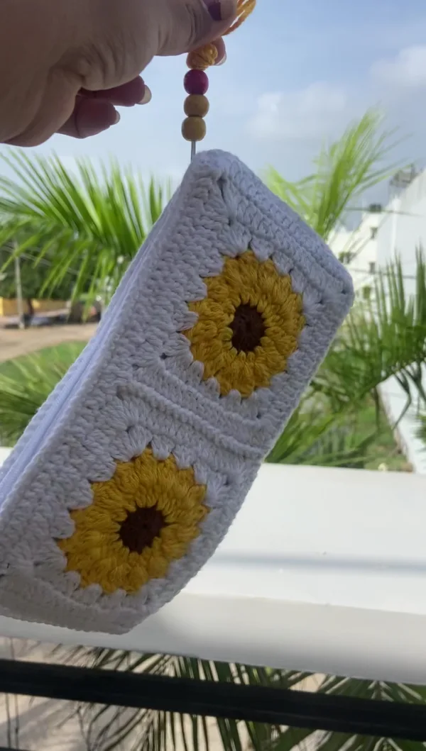 sunflower-bliss-crochet-pouch-yellow-bloom (3)
